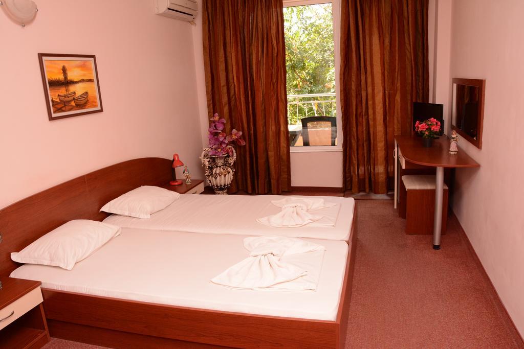 Guesthouse Kirov Ravda Exterior photo