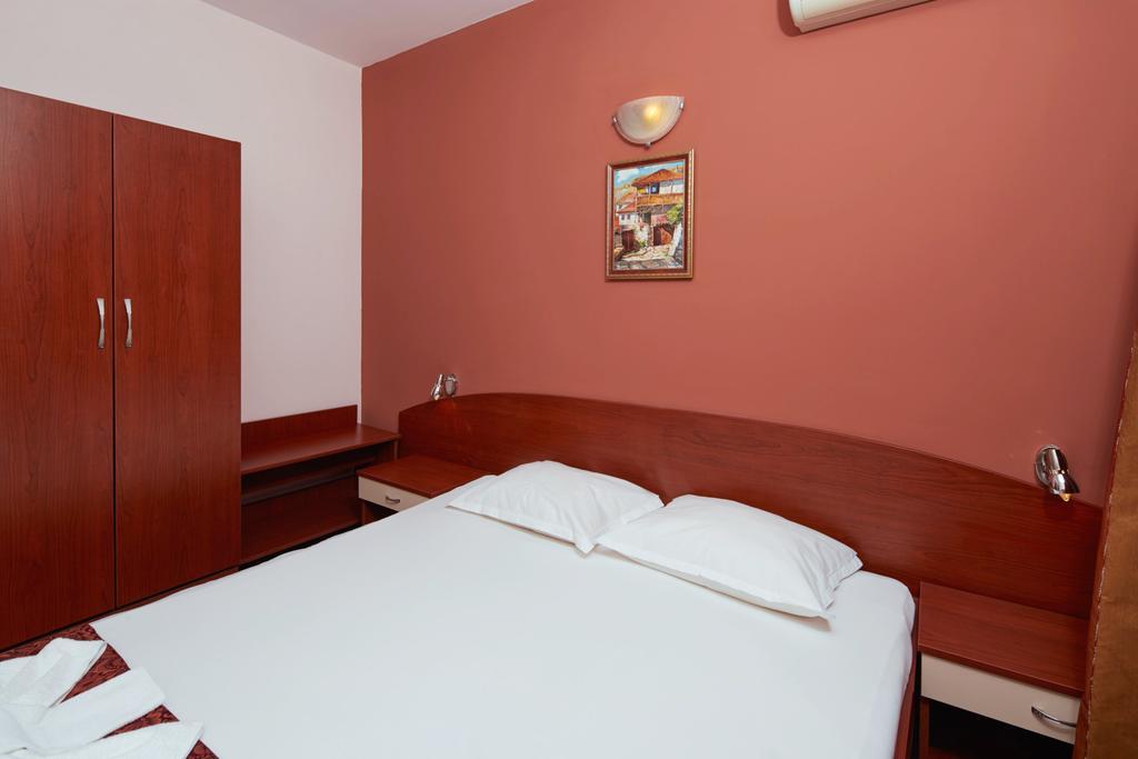 Guesthouse Kirov Ravda Exterior photo
