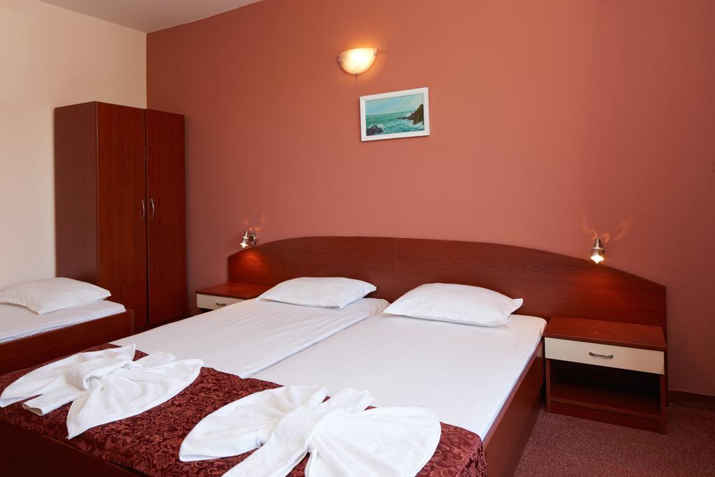 Guesthouse Kirov Ravda Exterior photo