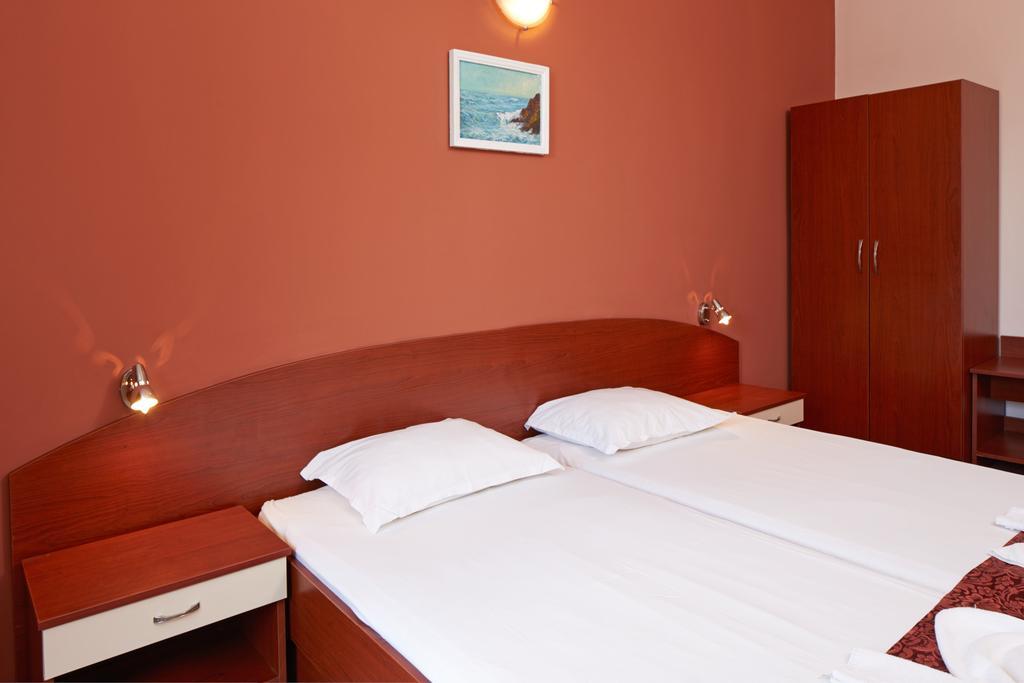 Guesthouse Kirov Ravda Exterior photo
